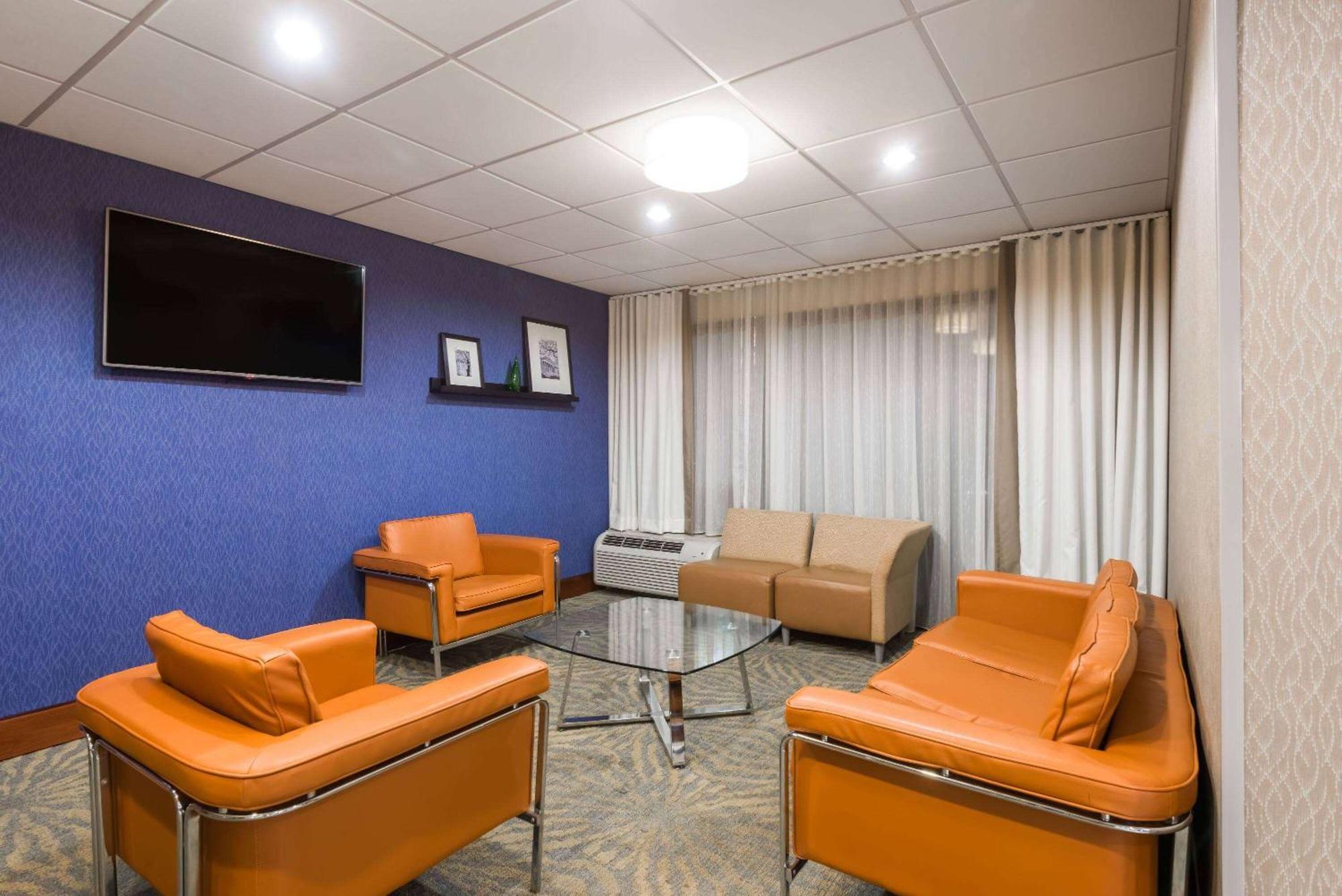 Wingate By Wyndham Springfield Hotel Exterior photo