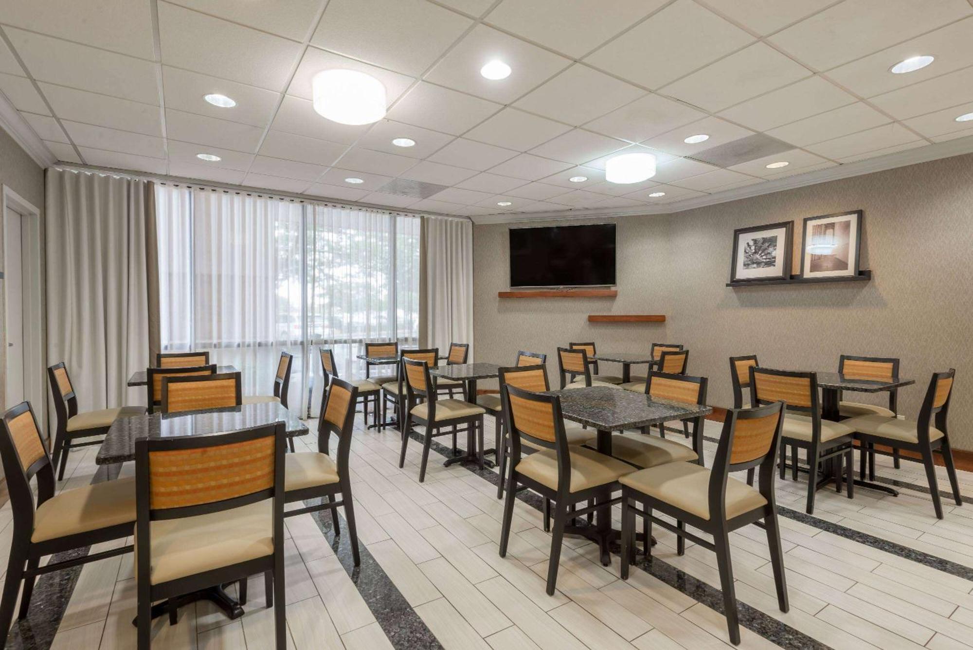 Wingate By Wyndham Springfield Hotel Exterior photo